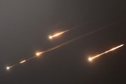 事业运势伊朗以导弹齐射回应以色列的大规模袭击
