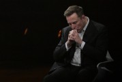 事业运势特斯拉股价收涨超3%：特朗普无意沟通，马斯克父亲劝儿子低头